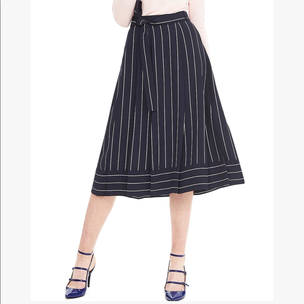 SOLD ❌❌❌ Banana Republic Midi Skirt